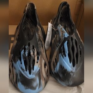 Yeezy Foam Runner rnr cinder new